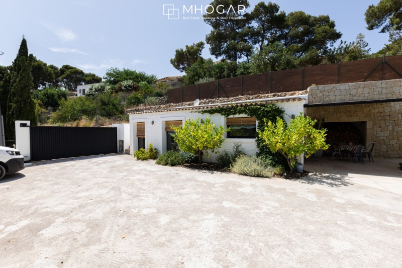  Exclusive Annual Rental - Timeless Design,  Mediterranean Views in La Costa Blanca!